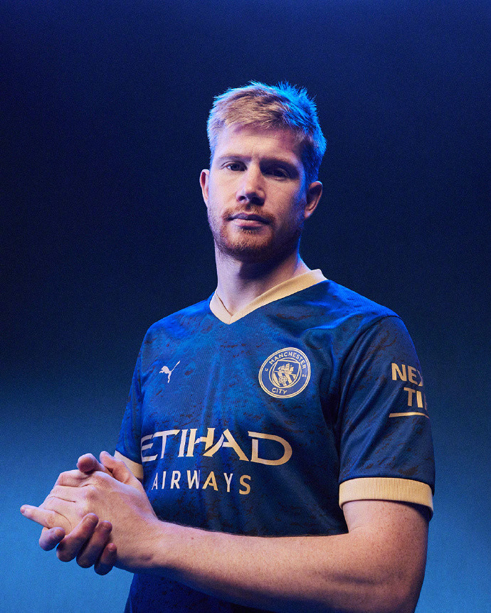 攻守兼备！韦尔半场10中6拿到全队最高14分9板 三分4中2（攻防俱佳！韦尔半场10投6中砍全队最高14分9板，三分4投2中）