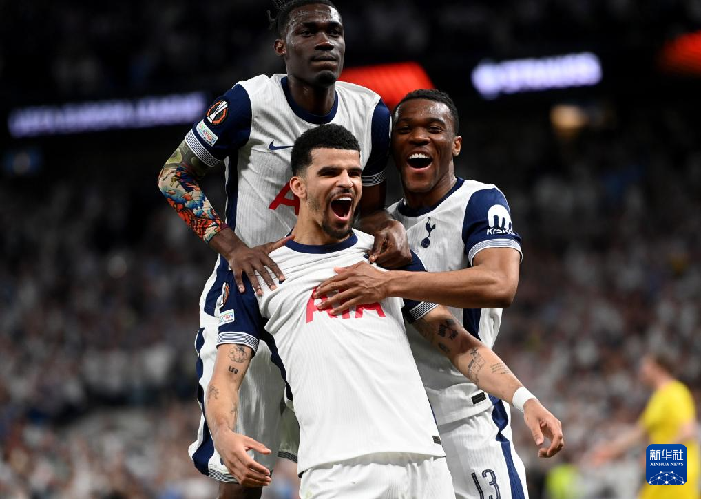 爱德华兹谈关键三分：球掉了我只能瞎投，结果老天回应了我（爱德华兹谈关键三分：球脱手只能乱投，幸得天公作美）