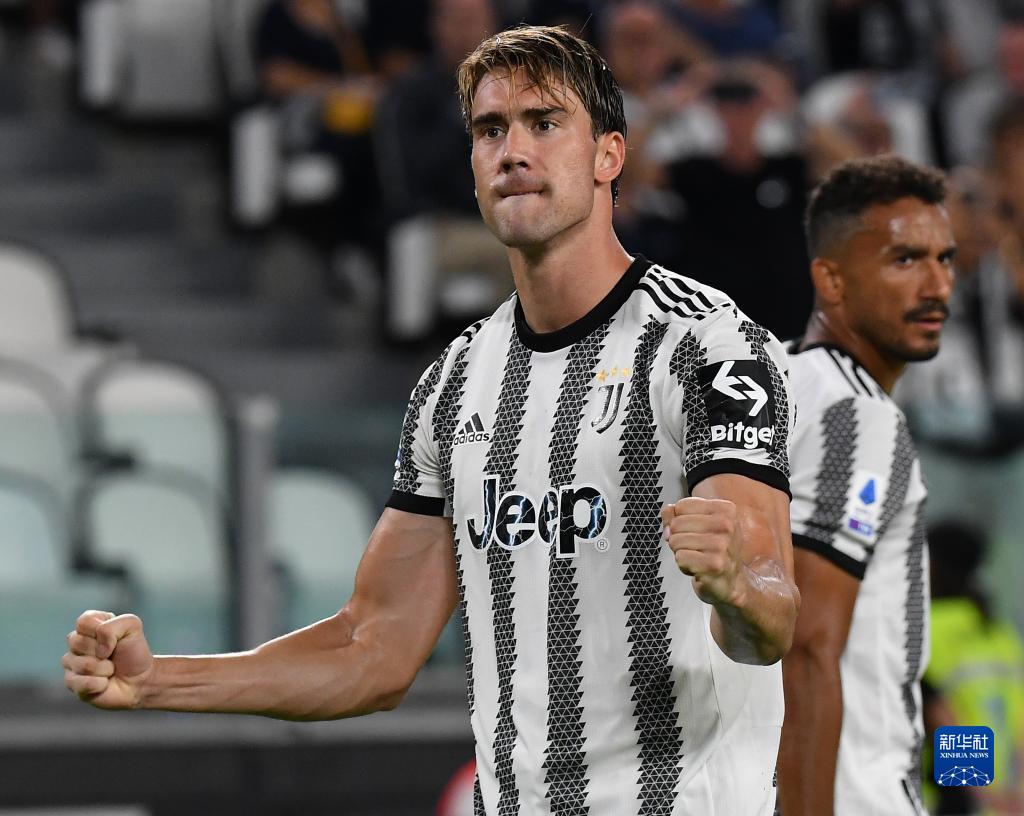 龙赛罗：阿隆索曾说皇马要踢摇滚足球，现在既不摇滚也无节奏（龙赛罗：阿隆索曾称皇马要踢摇滚风，如今既不摇滚也没节奏）