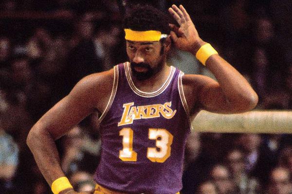 就是这么快！贺希宁反击顶开威尔逊强硬上篮 深圳回应11-0反超！（快如闪电！贺希宁顶开威尔逊强硬上篮，深圳打出11-0高潮反超领先）