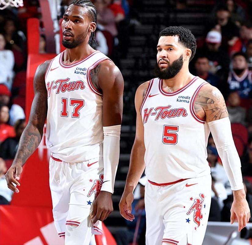 东契奇新一代签名鞋Luka 5正式发布！Woj&博班出演最新宣传片（东契奇Luka 5签名鞋正式亮相，Woj和博班出演最新宣传片）