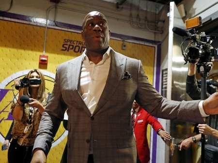 圣诞大战，火箭大胜湖人！杜兰特25+9+4，詹姆斯18分（圣诞夜火箭狂胜湖人：杜兰特25+9+4，詹姆斯18分）