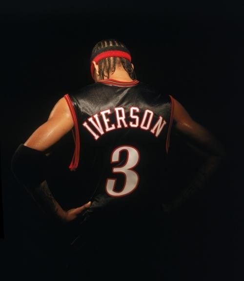 一脚急刹！科沃德反击上篮 哈登追防目送得分（急停变速！科沃德快攻上篮，哈登追防无奈目送得分）