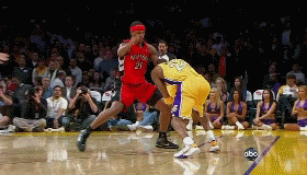 翻修球场，“连滚带爬”为的是“从从容容”（球场翻修：先“连滚带爬”，才有“从从容容”）