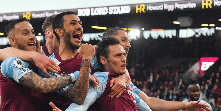 拉美媒体：拜仁、曼联、马竞追逐厄瓜多尔17岁中场卡斯蒂略（拉美媒体报道：拜仁、曼联与马竞竞相争夺厄瓜多尔17岁中场卡斯蒂略）