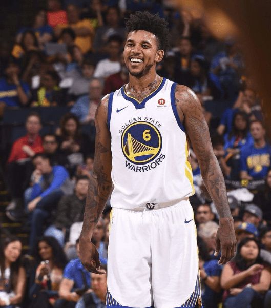 德国杯半场：斯特龙普夫乌龙+染红，斯图加特1-0十人波鸿（德国杯半场战报：斯特龙普夫乌龙+被罚下，十人波鸿0-1落后斯图加特）