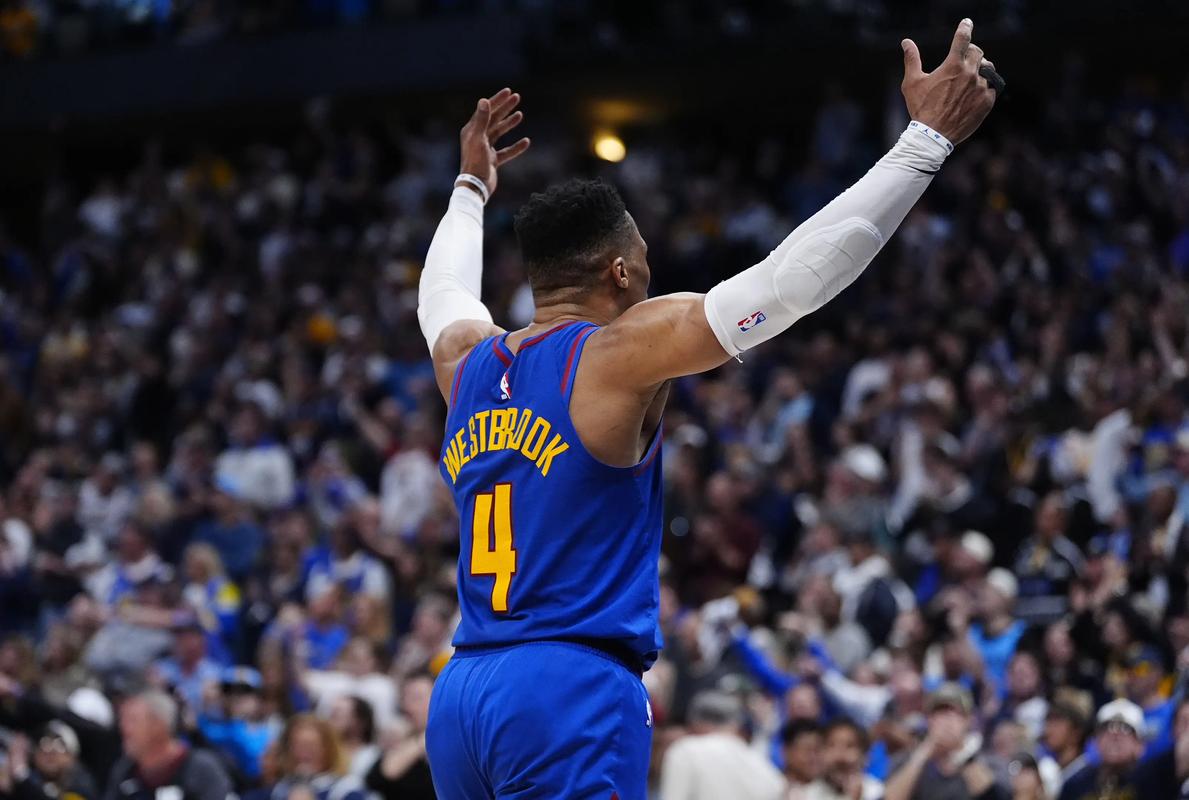 曼联再陷低谷：老特拉福德的失望之夜（红魔再度失意：梦剧场的苦涩之夜）