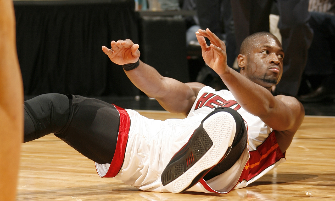 15投4中陷入挣扎！弗拉格暴露体能短板 糟糕的三分投射成最大掣肘（15投4中手感低迷，弗拉格体能短板显现，三分失准成最大瓶颈）