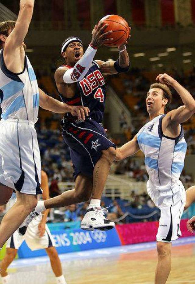 半场战报：尤文2-1卡利亚里，伊尔迪兹双响，弗拉霍维奇伤退（半场快讯：尤文暂2-1领先卡利亚里，伊尔迪兹梅开二度，弗拉霍维奇因伤离场）