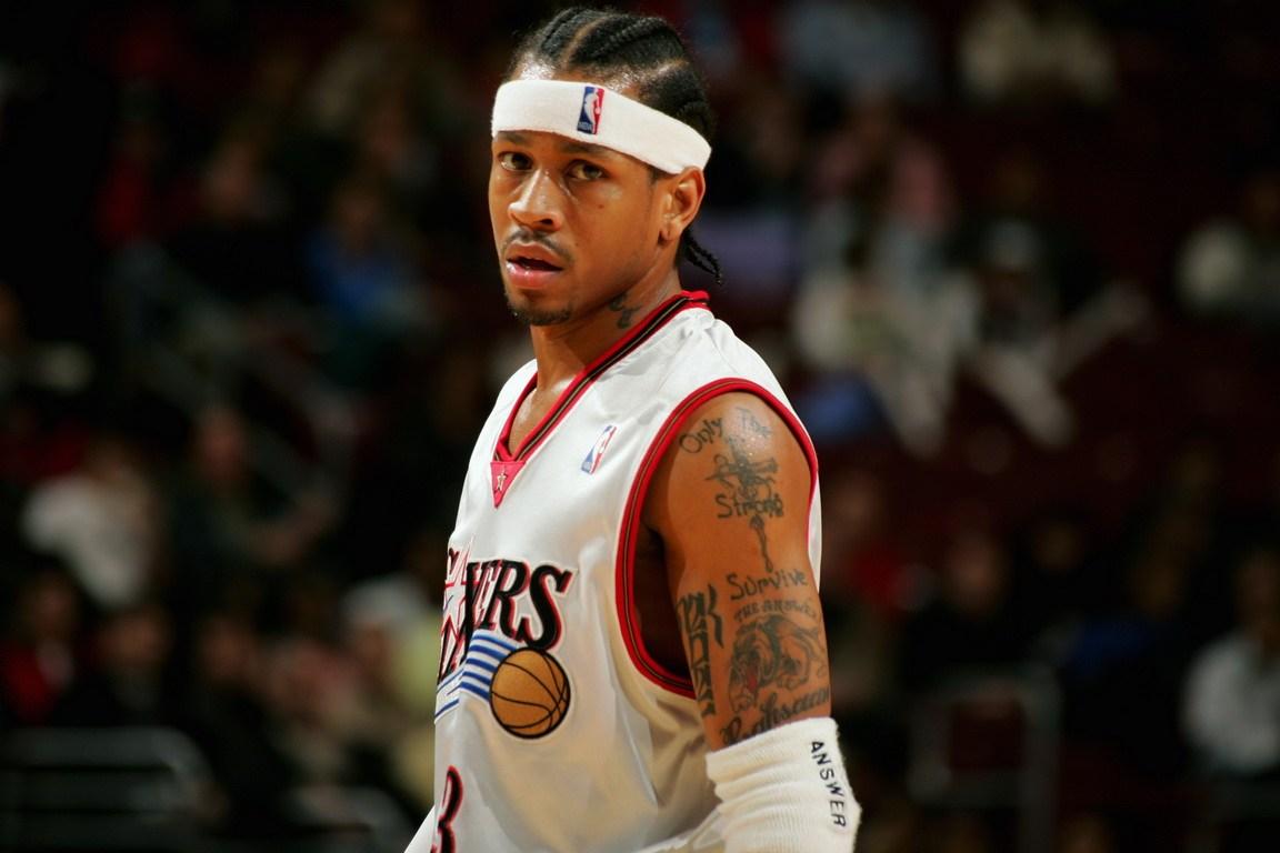 亚马尔父亲比赛中多次挑衅贝蒂斯球迷，最终被安保带走（亚马尔之父比赛期间反复挑衅贝蒂斯球迷，最终被安保请离场）