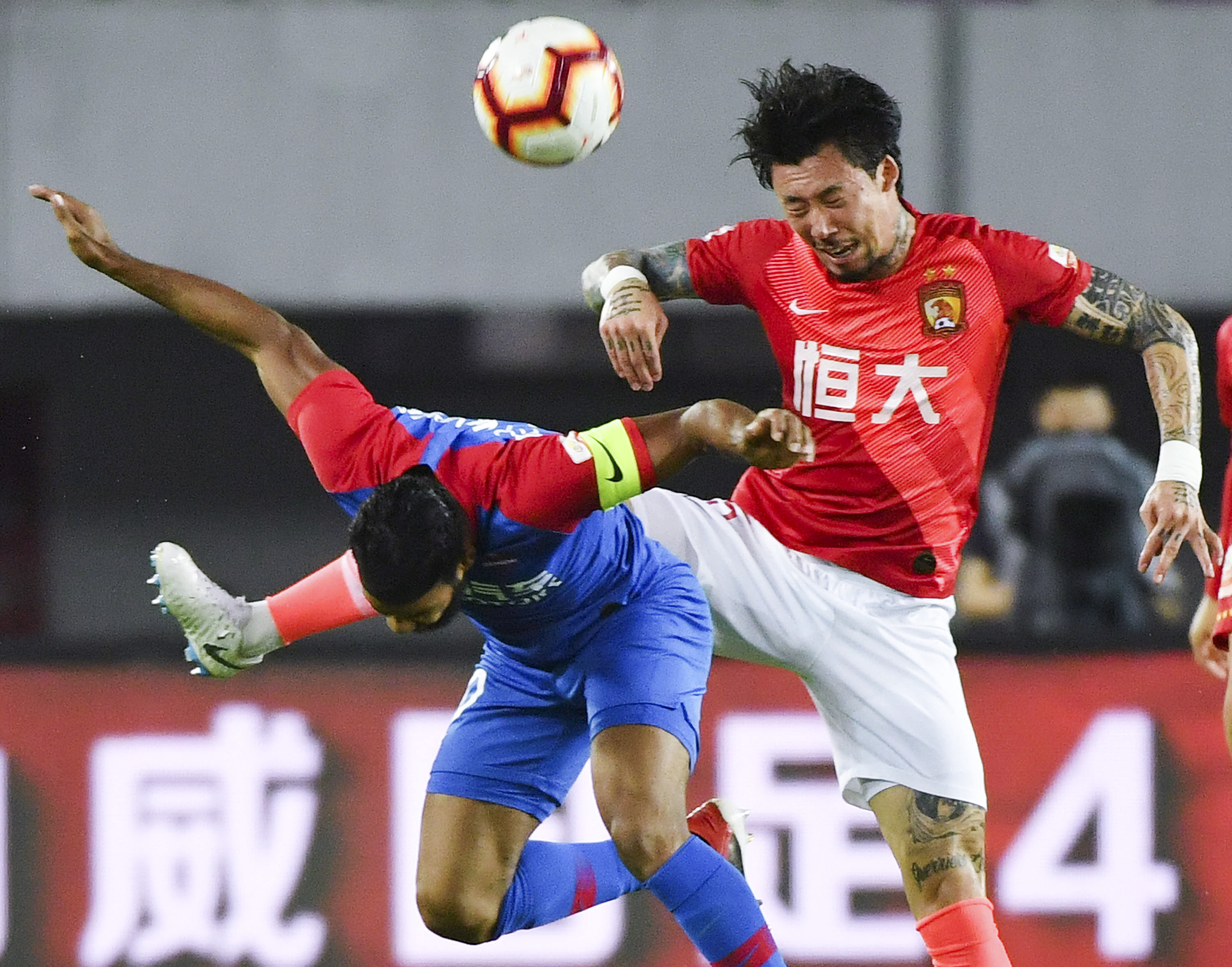 杜兰特率火箭大胜湖人！14中8高效贡献25+9 激情对飙詹姆斯东契奇（杜兰特领衔火箭大胜湖人：14投8中高效拿下25+9，激情对飙詹姆斯与东契奇）