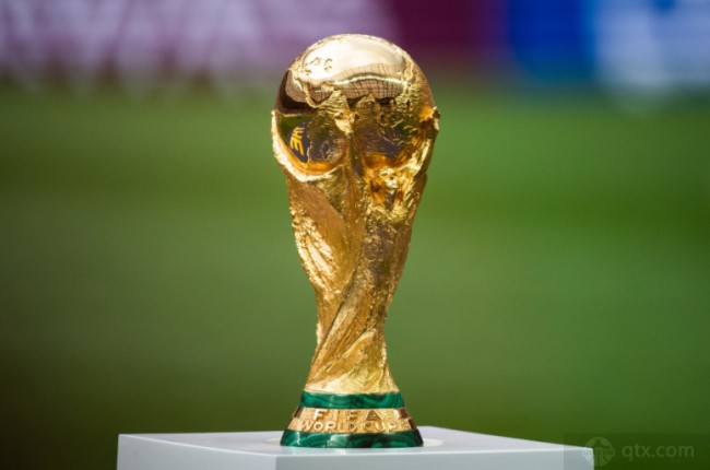 CBA史上最远的三分绝杀，就连深圳男篮队友都满脸震惊（CBA诞生史上最远三分绝杀，深圳队友当场惊呆）