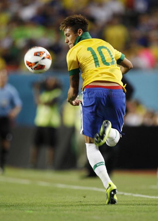 为国征战，感谢有你！国足官方为刚刚退役的尹鸿博送上祝福（尹鸿博正式退役，国足官方致以谢意与祝福）