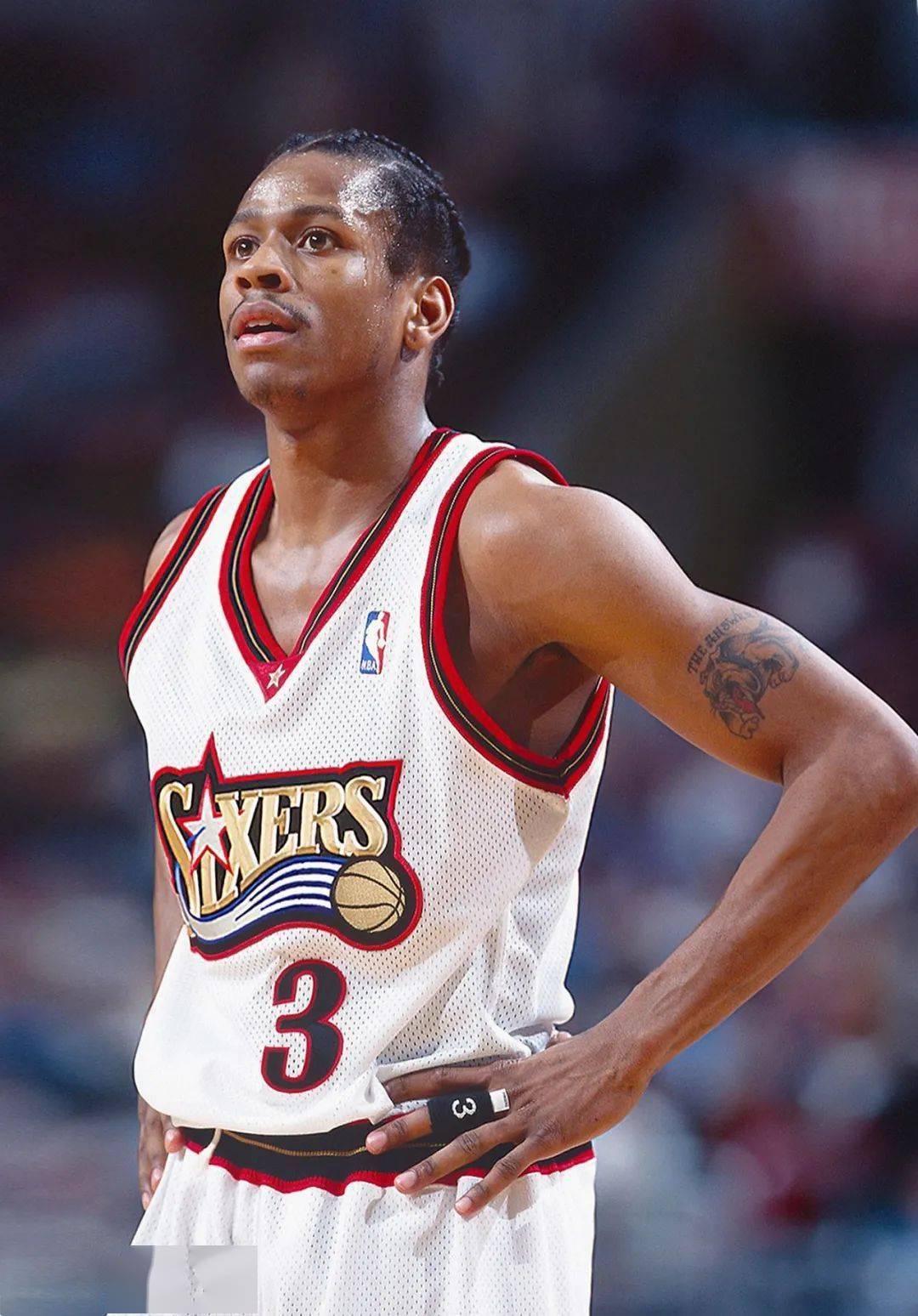 镜报：麦克托米奈上赛季意甲收官战亲签球衣成交价超2.4万欧（镜报称：麦克托米奈上赛季意甲末轮亲签球衣拍卖价超2.4万欧）